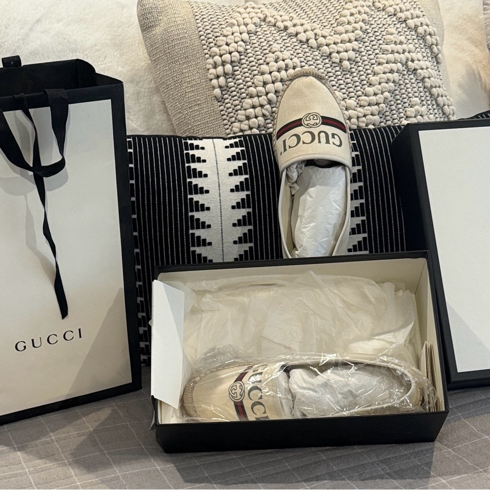 Gucci Beige and Black Logo Espadrilles